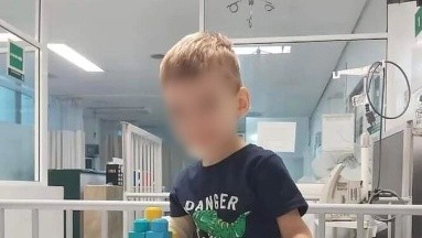 Niño de 2 años tiene un tumor cerebral; necesita salir de México a España para una cirugía