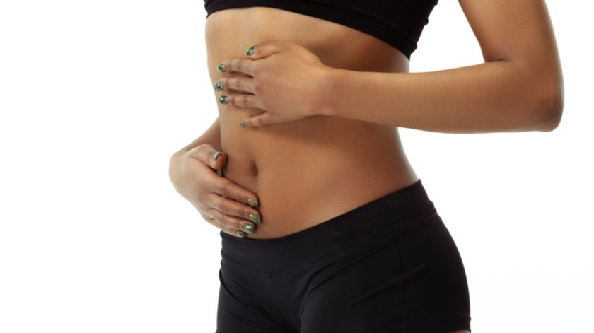 El abdomen es una de las zonas donde se puede aplicar el drenaje linfático manual.(Freepik)