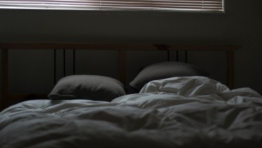 ¿Problemas para dormir?: Esta rutina te prodría ayudar a dormir mejor
