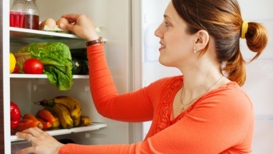 ¿Cómo organizar los alimentos en el refrigerador para que duren más tiempo?