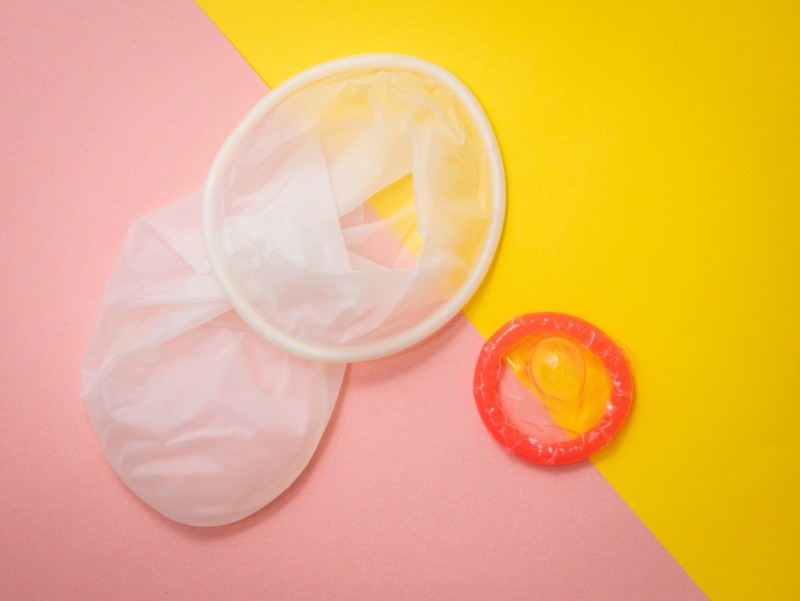 Este virus puede infectar áreas que no alcanza a cubrir el condón. 