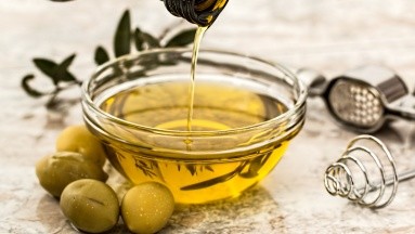 Aceite de oliva: Su consumo frecuente podría agregarle más años a tu vida, según estudio