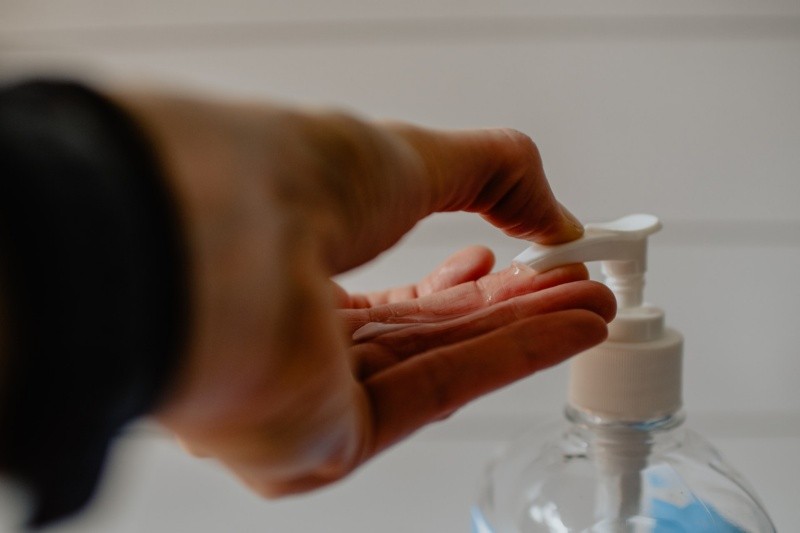  Casi dos docenas de marcas de desinfectantes para manos han sido retiradas o prohibidas en EU.