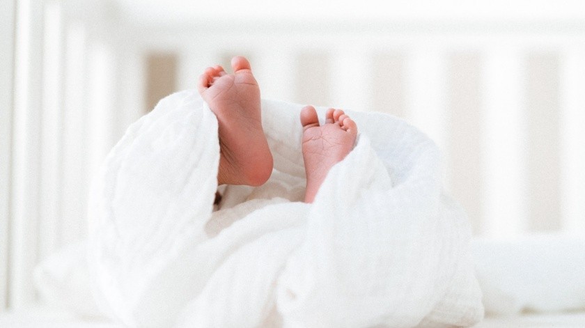 Una investigación sugiere que los bebés murieron por causas relacionadas con la salud.(Unsplash)