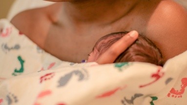 Día Mundial del Niño Prematuro: Contacto piel con piel para la supervivencia de bebés prematuros