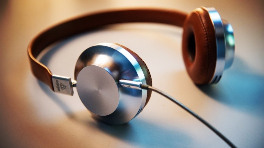Debido a la preferencia de los jóvenes de mantener un volumen de música alto, son más propensos a perder la audición