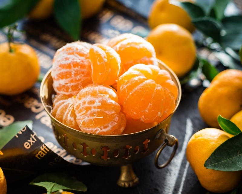  Las naranjas son también ricas en tiamina y ácido fólico.