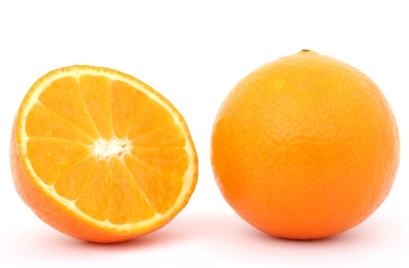 El hierro se absorbe mejor con vitamina C que se encuentra en cítricos como naranja. Archivo GH.