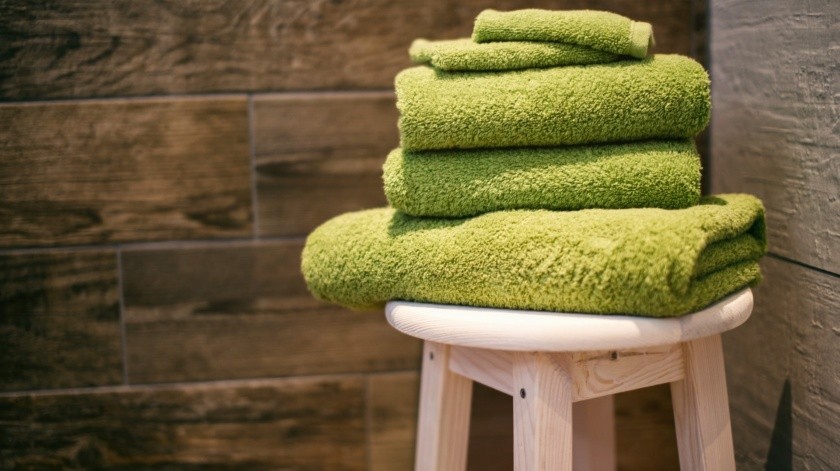 El lavado de toallas para prevenir la acumulación de gérmenes.(PEXELS)