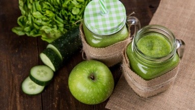 ¿Cómo hacer un jugo verde para controlar la diabetes y el colesterol?