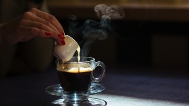 Tomar café en ayunas, ¿es bueno o malo para la salud?