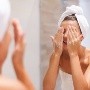 La tendencia de TikTok de limpiarse la cara con Head & Shoulders, ¿qué dicen los expertos?