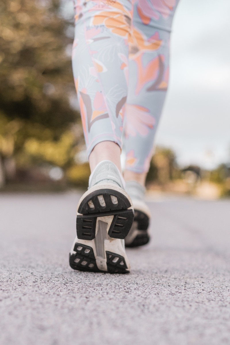  Caminar quema más grasa y calorías que otros ejercicios, es un ejercicio fácil de practicar con grandes beneficios a la salud física y psicológica, 