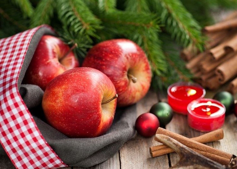 La manzana es uno de los alimentos puede estar sin problemas fuera del refrigerador. Archivo GH. 
