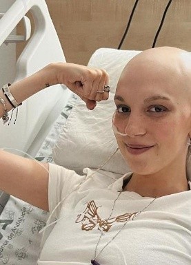 Elena Huelva, la influencer de 20 años que lucha contra un raro tipo de cáncer