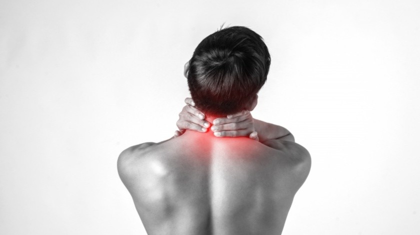 El dolor de cuello puede ser por el uso inadecuado de dispositivos móviles.(Pexels.)
