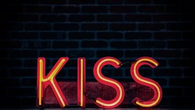 ¿Qué es el beso blanco y cuáles son sus riesgos?