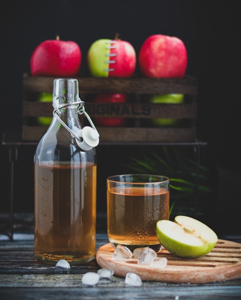  Los defensores del vinagre de manzana afirman que tiene numerosos beneficios para la salud 