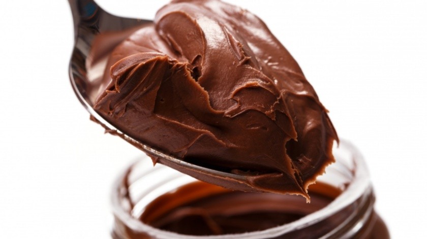 Esta crema de cacahuate y cacao es más saludable que la de avellanas.(Freepik)