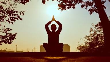 Practicar yoga podría ayudar a mejorar la salud cardiovascular