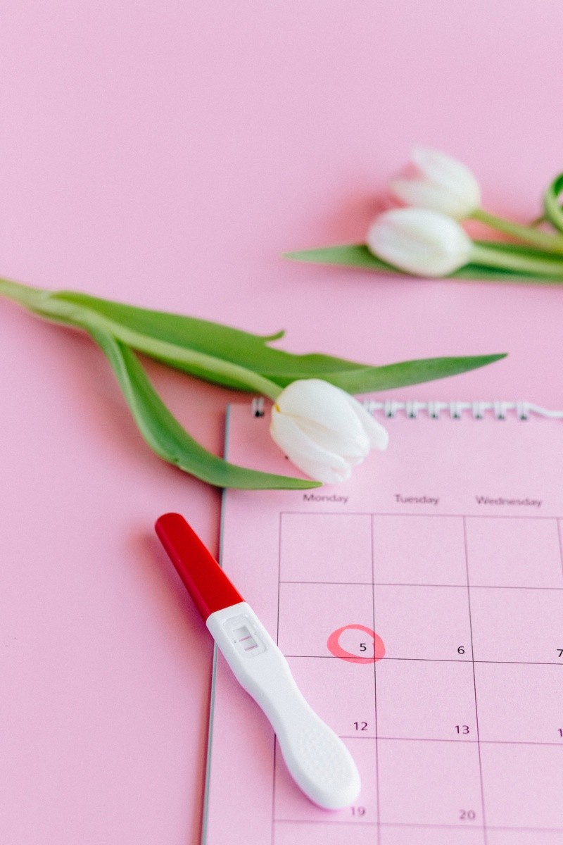  Hay múltiples factores que influyen en la fertilidad, sin embargo, tu ciclo menstrual te dará algunas señales para saber si debes consultar un especialista