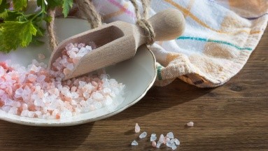 ¿La sal del Himalaya es más saludable o es un fraude? Esto dice el 'doctor Mau'