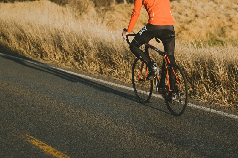  el ejercicio aeróbico de alta intensidad, como correr, ir en bici o andar cuesta arriba puede reducir el riesgo de cáncer metastásico. 