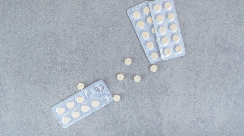La venta de productos a base de paracetamol por Internet se prohibió en Francia ante la escasez.(Freepik)