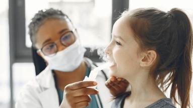 Asocian niveles de contaminantes con ataques de asma no viral en niños de ciudades