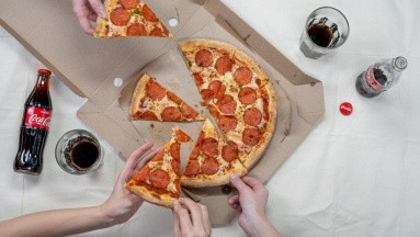 ¿Cuáles son las consecuencias de comer pizza en exceso?