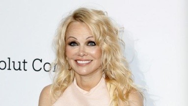 Pamela Anderson dice que aún se siente muy herida por la filtración de su video íntimo