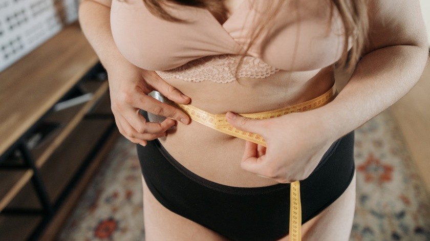 Los factores genéticos también podrían influir en el aumento de peso durante la menopausia.(PEXELS)