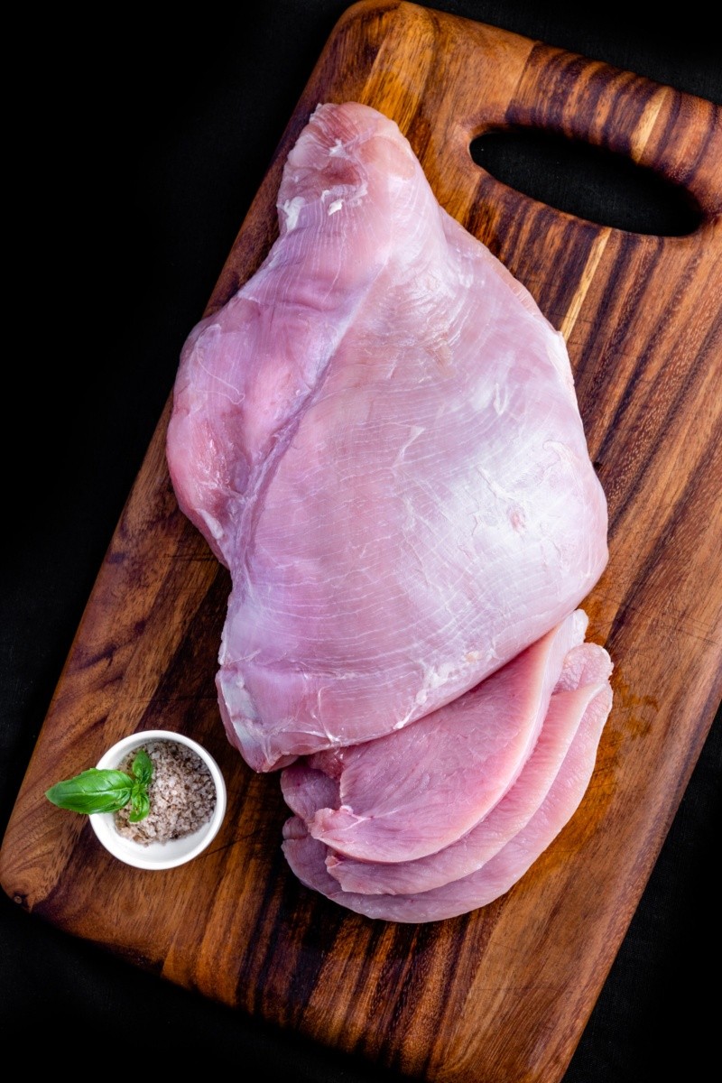  Se recomienda de dos a cuatro raciones por semana de carne (preferiblemente de pollo o conejo y no más de dos raciones/semana de carne roja). 
