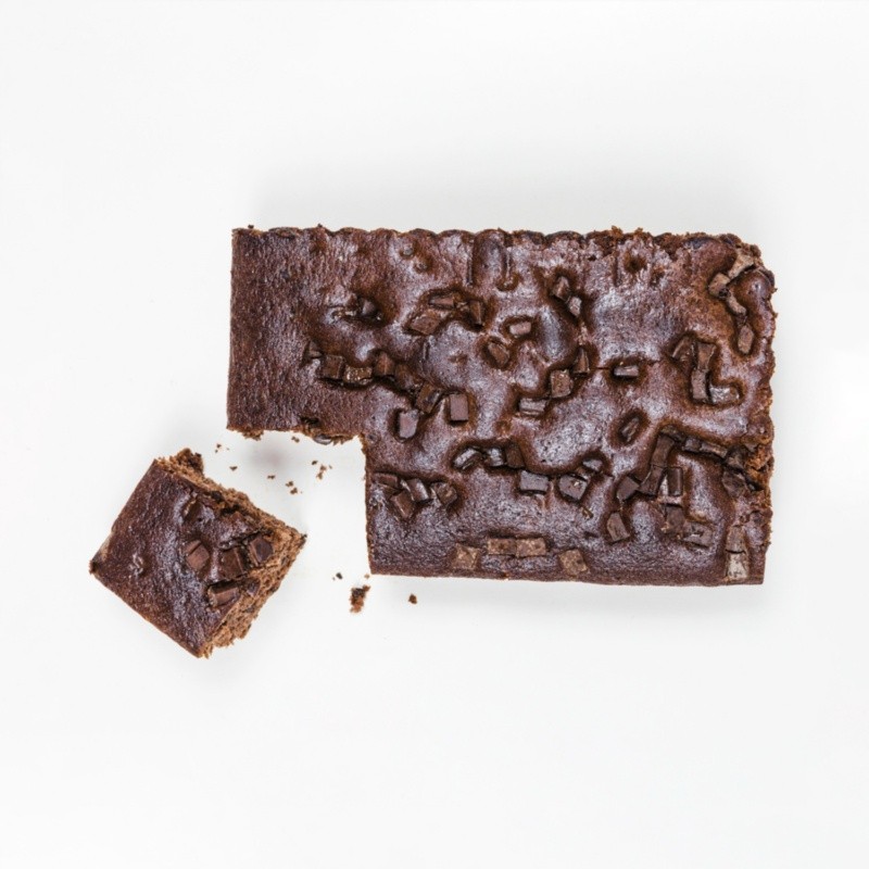 En el  microondas se pueden preparar postres, como este pastelito de chocolate. Foto: Freepik