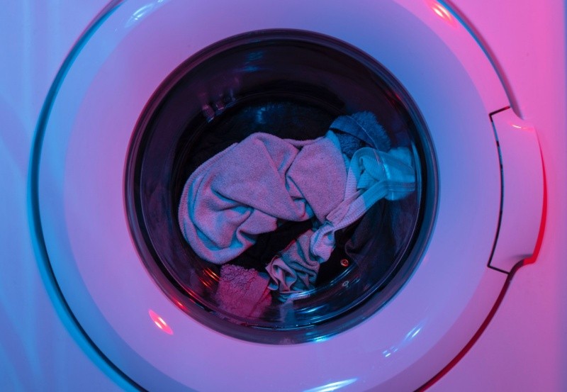Recuerda nunca cargar la lavadora en exceso, esto es indispensable para obtener mejores resultados.