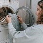 ¿Qué hacer para que la ropa salga más limpia de la lavadora?