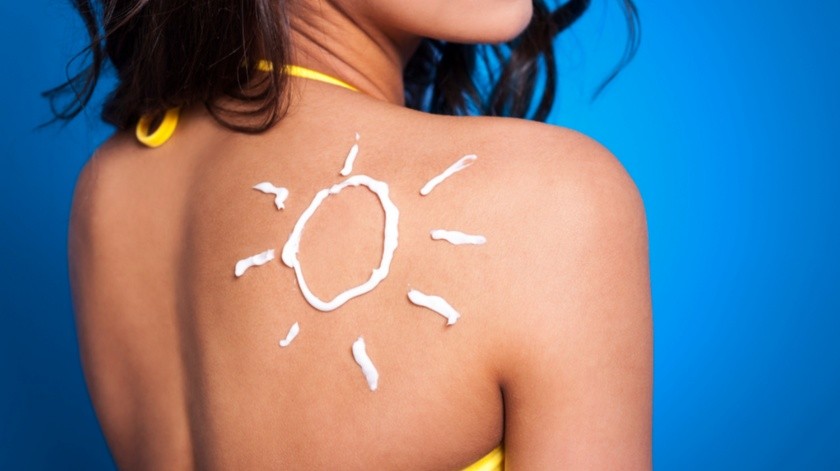 El uso de protectores solares, como los de la marca Nivea, ayudan a proteger la piel.(Freepik.)