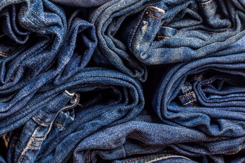 Algunas personas lavan sus jeans después de cada uso y otros esperan luego de utilizarlos varias veces. Foto: Freepik