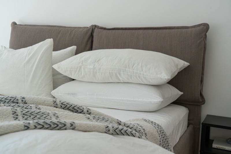 Las almohadas deben garantizar un buen descanso a la persona, por eso Profeco hizo un análisis. Pexels.  
