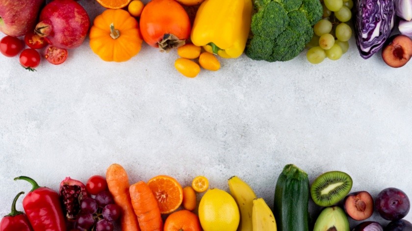 Consumir frutas y verduras de temporada ayudar a comer más saludable y cuidar la economía del hogar.(Freepik)
