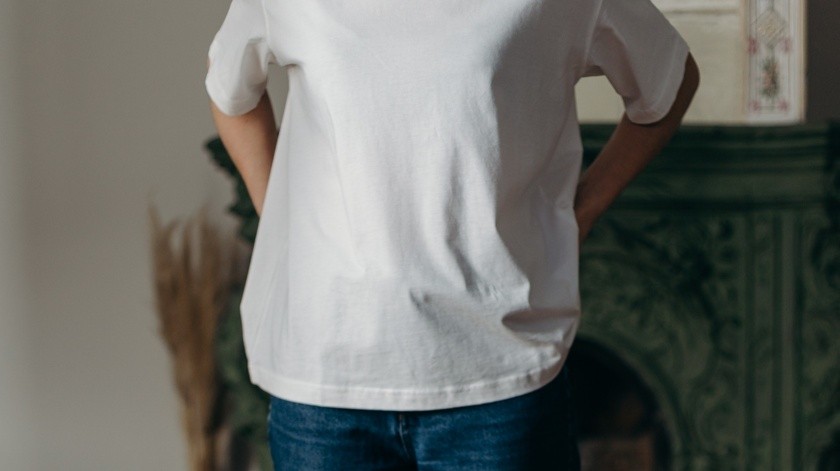 La ropa blanca se puede mantener impecable por más tiempo si se cuida adecuadamente.(Pexels)