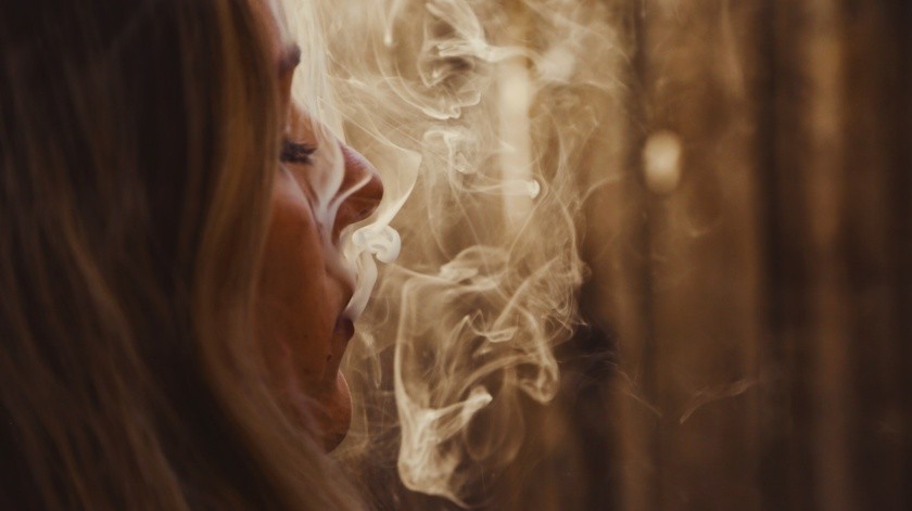 La evidencia científica ha mostrado que el tabaquismo afecta más a las mujeres.(Pexels)