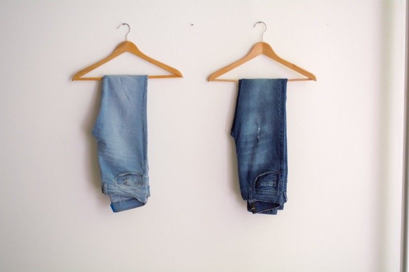 Los jeans muy ajustados no son muy buenos para la salud. Pexels.  