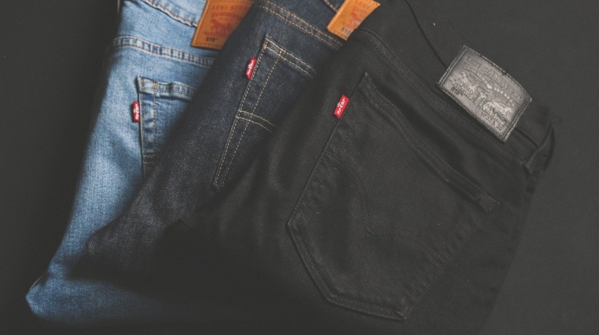 Hay que tener cuidado con la ropa ajustada en especial los jeans.(Pexels.)