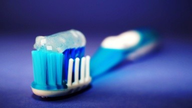 Los dientes no se deben cepillar después de comer alimentos ácidos: ¿por qué?