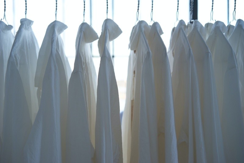 Un método que debe ser utilizado solamente en prendas de color blanco.