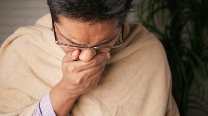 La tos seca se puede controlar con diversas opciones.(Pexels.)