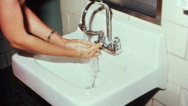 ¿El detergente en polvo Roma ayuda a desinfectar las manos?