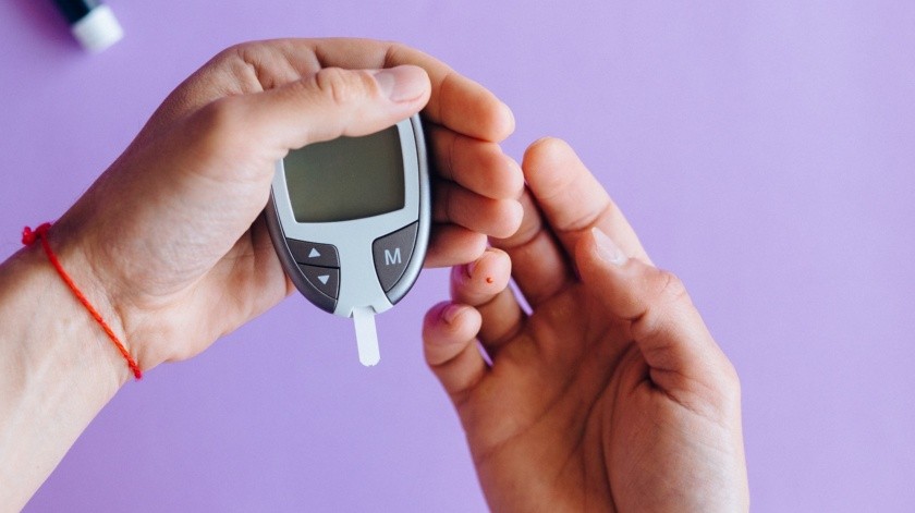 Para saber si la persona tiene diabetes debe someterse a exámenes que identifiquen los niveles elevados de glucosa.(Archivo GH.)