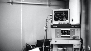 Hombre pasa 62 días en coma luego entrar al hospital por una apendicitis